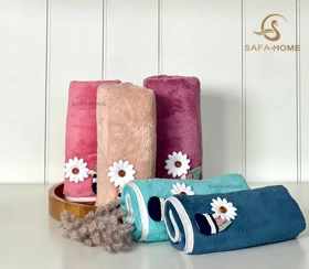 حوله دستی طرح گل بابونه سایز 35*75 سانتی متر