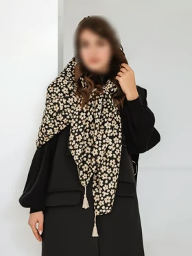 روسری نخی منگوله‌دار