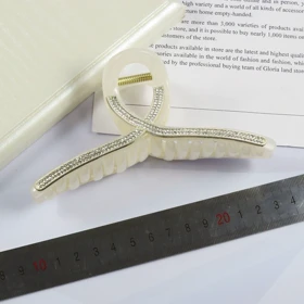 کلیپس مو زنانه مدل روبانی نگین‌دار کد G_Lnd_1486