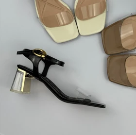 کفش پاشنه شیشه ای