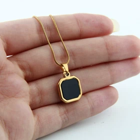 گردنبند زنانه مدل مربع کادر دار (طلایی)