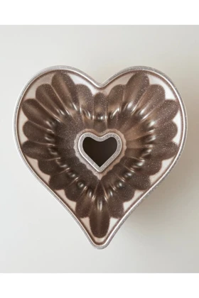 قالب کیک English Home مدل Patisserie Heart Premium ریخته‌گری‌شده - کرم