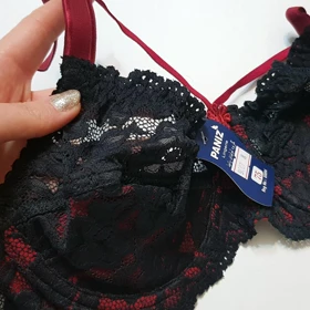 ست شورت و سوتین فنردار گیپور گل‌دار کد 109007