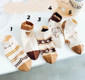 جوراب زنانه طرح عروسکی گلدوزی شده