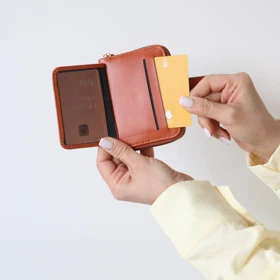 کیف پول و جاکارتی گریس