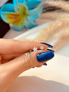 پیرسینگ گوش ستاره نگینی