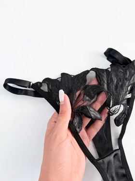 ست شورت و سوتین فنر دار تور و دانتل طرح برگ وسط قلب مشکی