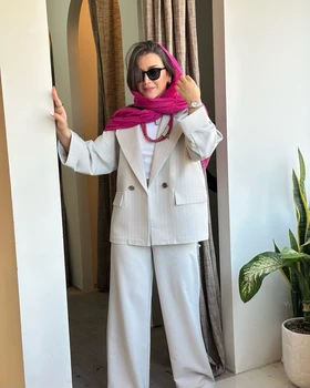 کت و شلوار سوزن دوزی طرح‌دار کشی