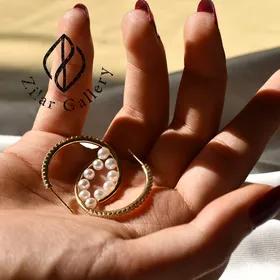 گوشواره نیم حلقه‌ای بزرگ نگین مرواریدی