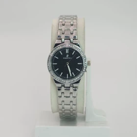 ساعت مچی زنانه اودمار پیگه Audemars Piguet با موتور کواتز و طراحی مینیمال (مشکی)