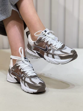 1144 کتانی زنانه نایک وی تو کی nike V2K Run Womans