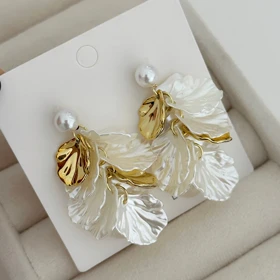 گوشواره زنانه مرواریدی گلبرگ کد 872