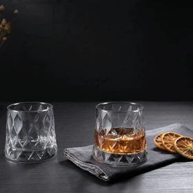 لیوان طرح خشتی