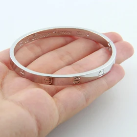 دستبند زنانه طرح کارتیه (نقره‌ای)