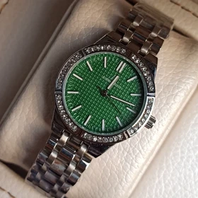 ساعت مچی زنانه طرح AP موتور ژاپن صفحه سبز زمردی کیفیت A+++