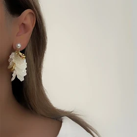 گوشواره زنانه مرواریدی گلبرگ کد 872