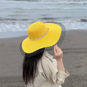 کلاه ساحلی نگین‌دار