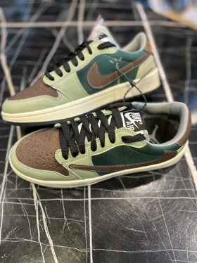 کتانی NIKE travis scott قهوه ای سبز
