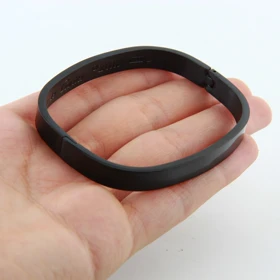 دستبند زنانه مدل بنگل طرح مربع (مشکی)