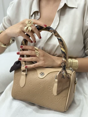 کیف صندوقی آدلاید (کرم)