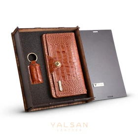 ست هدیه چرم یلسان مدل رادیس کد NHL-GC-062