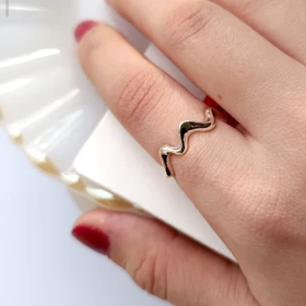 انگشتر منحنی