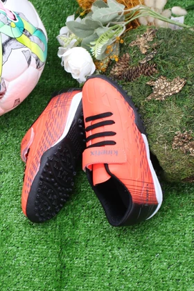 کفش میادین ورزشی بچگانه کینتیکس kinetix