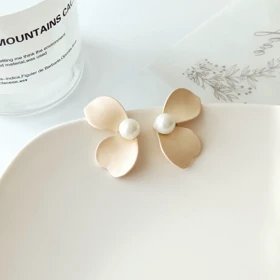 گوشواره فانتزی گلبرگ در 5 طرح
