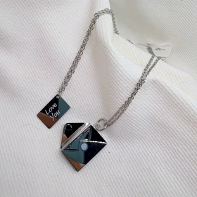 ست گردنبند دو نفره مدل «نامه و پاکت» | طراحی مینیمال و مفهومی (استیل سیلور)