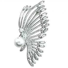 سنجاق سینه زنانه ژوپینگ مدل اوریل فلای طرح پروانه نگین‌دار با مروارید مرکزی