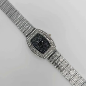 ساعت مچی زنانه مجلسی ریلانس Riluns نگین‌دار با موتور کوارتز (نقره ای صفحه مشکی)