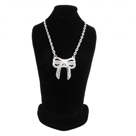 گردنبند زنانه آبکاری نقره پاپیون