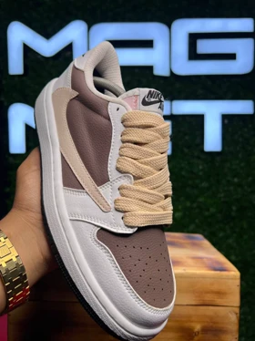 کتانی NIKE ترویس سفید قهوه ای