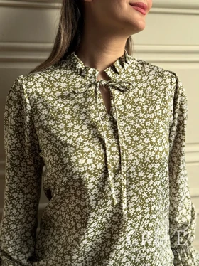 شومیز یقه فرنچ گل‌دار