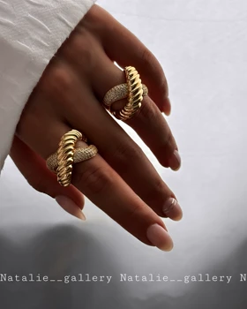 انگشتر ضربدری