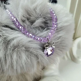 گردنبند فانتزی دخترانه استیل طرح هدیه بنفش با نگین‌های درخشان