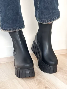 نیم بوت برشکا