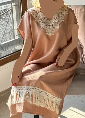پیراهن یقه گل‌دار