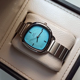 ساعت مچی زنانه دفرم DW طرح جولیوس بند استیل صفحه آبی