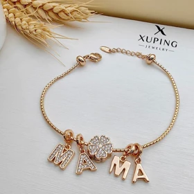دستبند ژوپینگ حروف MAMA طلایی با آویز شبدر نگین‌دار