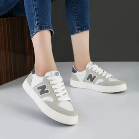 کفش و کتانی اسپرت زنانه و دخترانه مدل نیوبالانس NEW BALANCE رنگ سفید طوسی