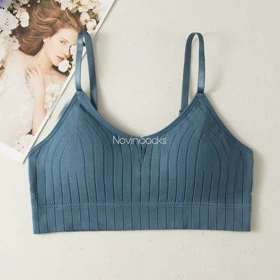 نیم‌تنه طرح ترنج (محصول مقدار کمی نخ کش شده است)