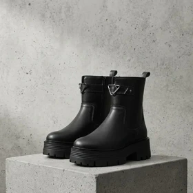 نیم بوت وارداتی PRADA چرم مشکی/ منگو