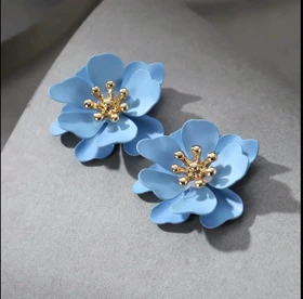گوشواره طرح گل ابی خاص
