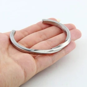 دستبند زنانه مدل بنگل پیچی (نقره‌ای)