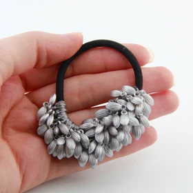 کش مو دخترانه مدل برگ (نقره‌ای)