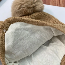 کلاه بافت گوشدار نقلی