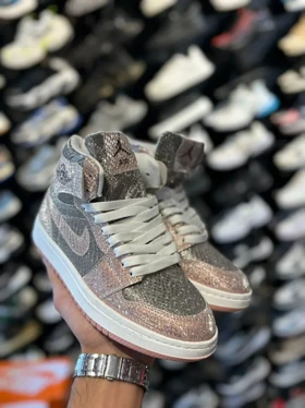 کتانی جردن ساق‌دار اکلیلی صورتی نقره ای