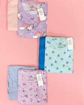 تی‌شرت و شلوار قواره دار دمپا نخ و پنبه h&m