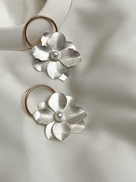 گوشواره گل حلقه‌ای